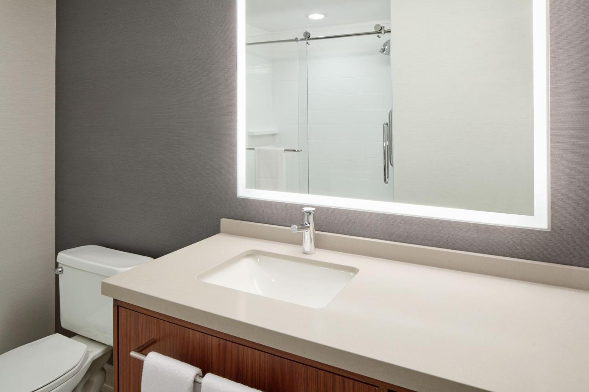 Courtyard By Marriott Mississauga-Airport Corporate Centre West Hotel Екстериор снимка