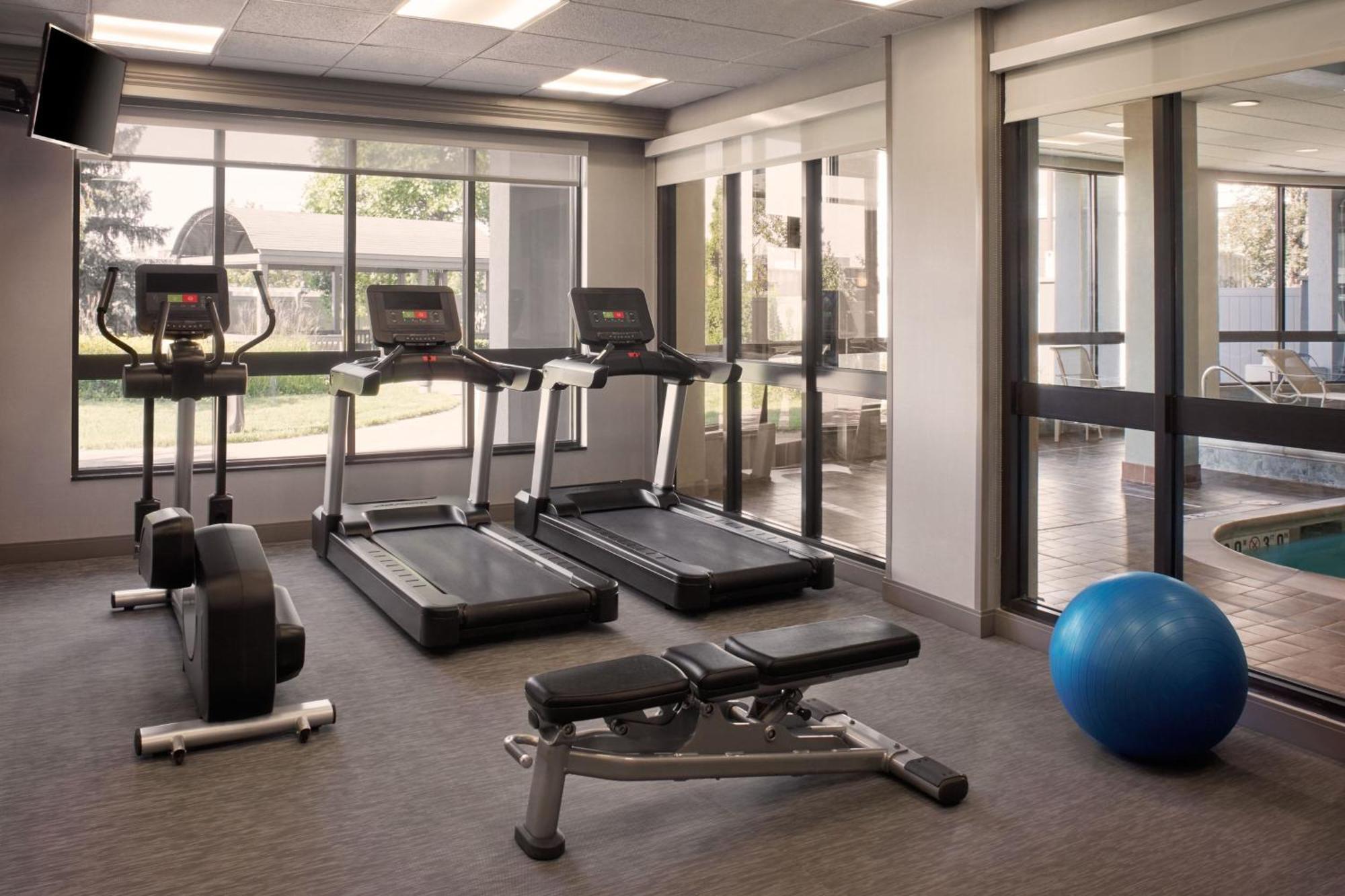 Courtyard By Marriott Mississauga-Airport Corporate Centre West Hotel Екстериор снимка