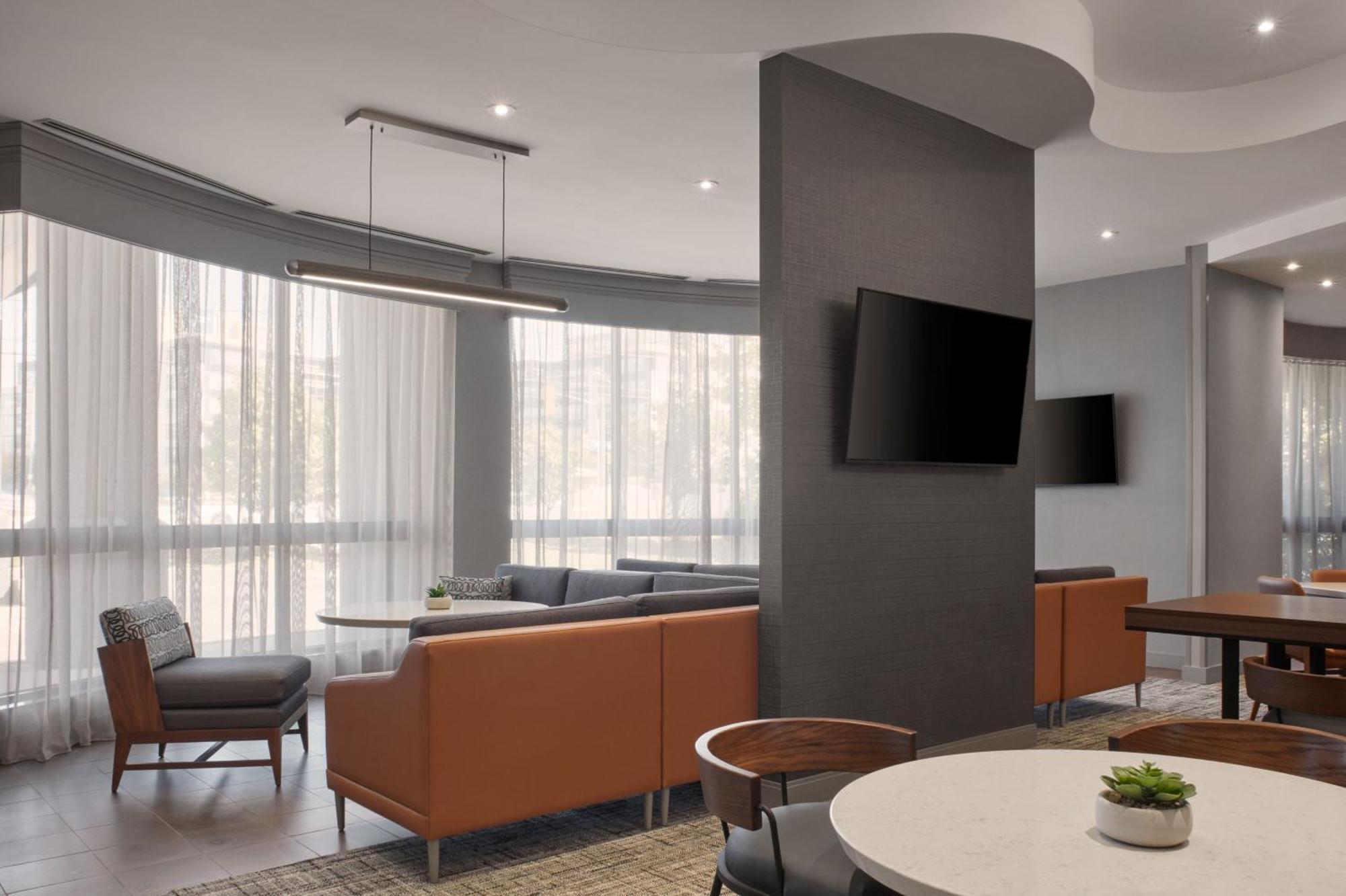 Courtyard By Marriott Mississauga-Airport Corporate Centre West Hotel Екстериор снимка
