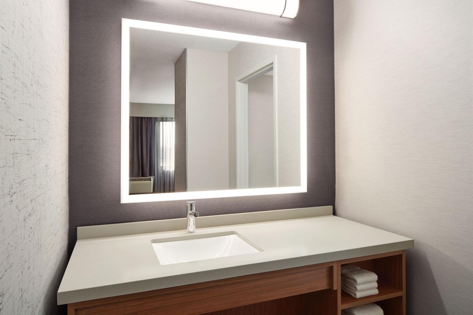 Courtyard By Marriott Mississauga-Airport Corporate Centre West Hotel Екстериор снимка