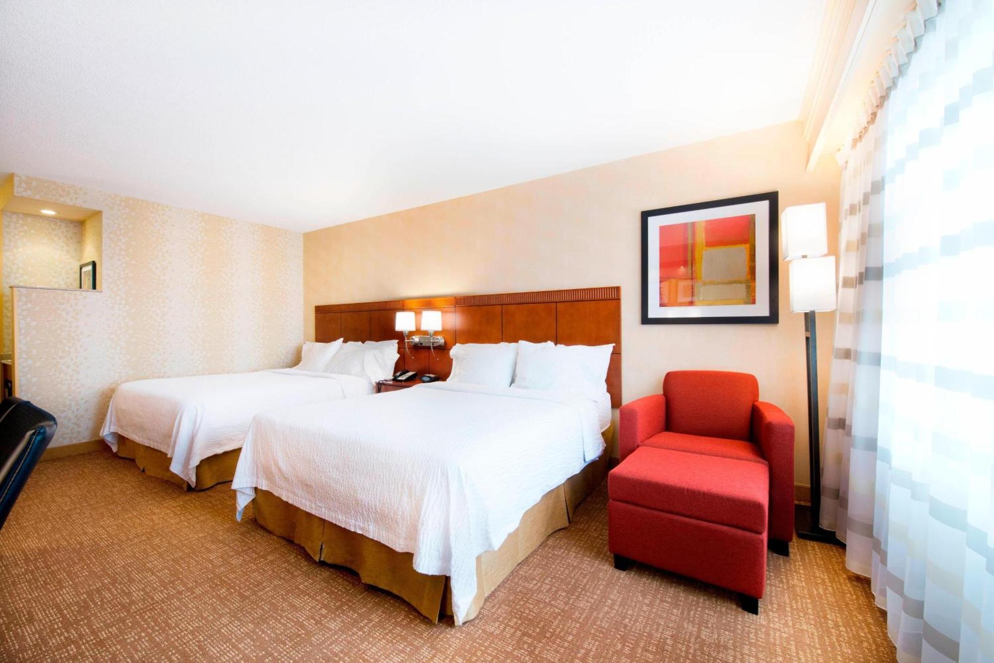 Courtyard By Marriott Mississauga-Airport Corporate Centre West Hotel Екстериор снимка