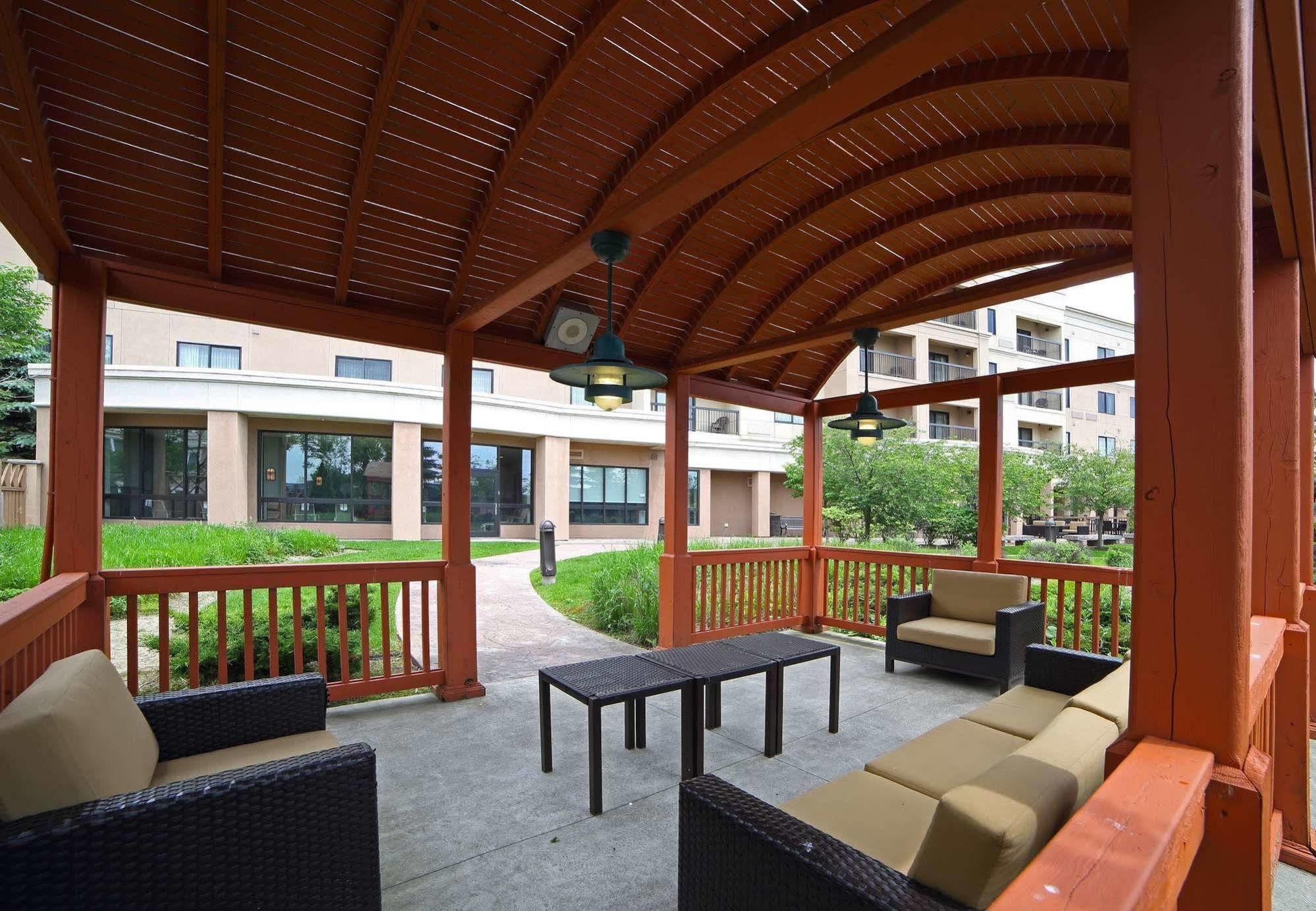 Courtyard By Marriott Mississauga-Airport Corporate Centre West Hotel Екстериор снимка